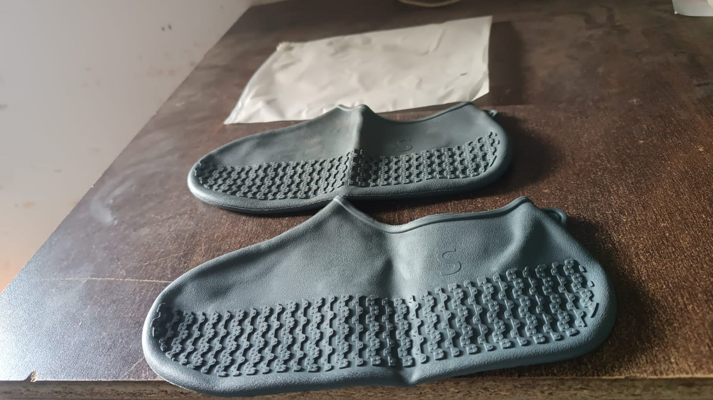 Non-slip Silicone Reusable Waterproof Rain Shoes Covers (1 Pair Small Mix Color)